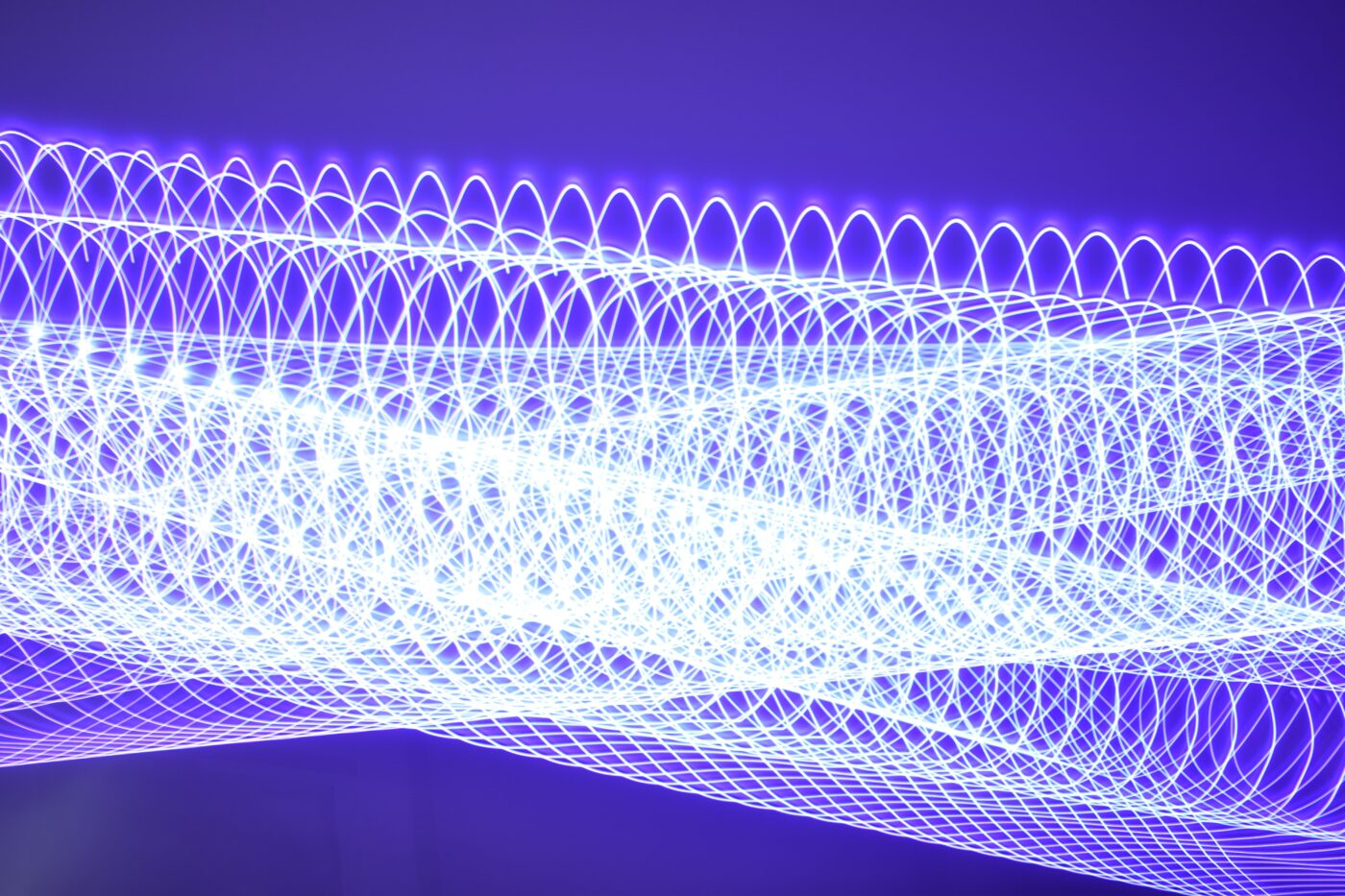 Luce LED che simula i filamenti di DNA